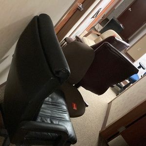 Got all types off office chairs brand new in very good shape!! Give me a call